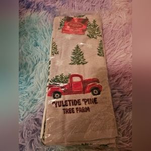 NWT Kohls Christmas Kitchen Towels (set of 2)